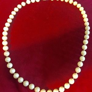 Fashion necklace white faux pearls